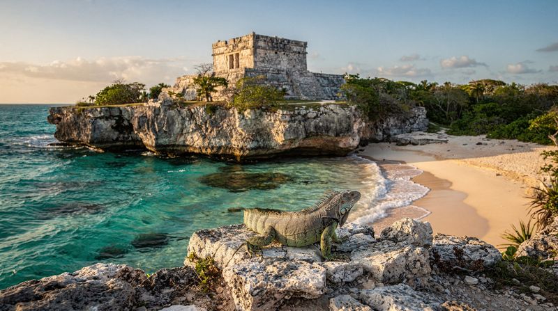 Tulum Ruins: the Maya site on the Caribbean cliff