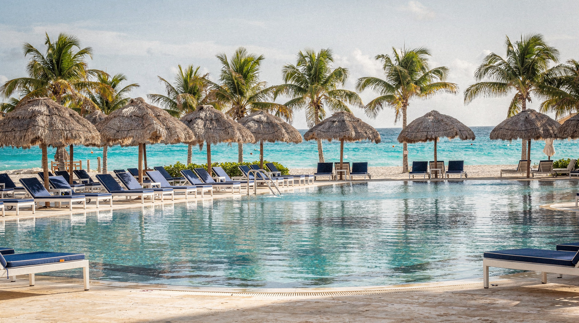 All-inclusive or not in Cancún? A decision framework