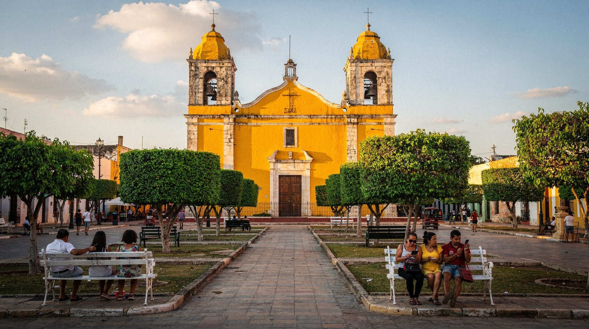 Valladolid day trip from Cancún: colonial town and cenotes